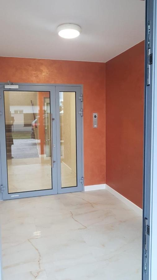 Uroczy Apartament Happy 01 Z Widokowym Tarasen Na Dachu - Tuz Przy Plazy !!! Niechorze Extérieur photo