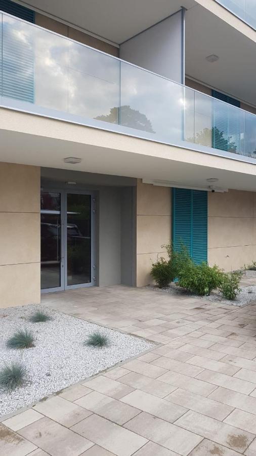 Uroczy Apartament Happy 01 Z Widokowym Tarasen Na Dachu - Tuz Przy Plazy !!! Niechorze Extérieur photo